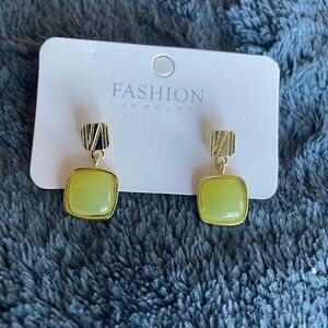 NWOT light green and 14k gold played earrings